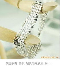 淘寶同售日用品與熱銷飾品，精品禮品店多圖展示，廣而告之